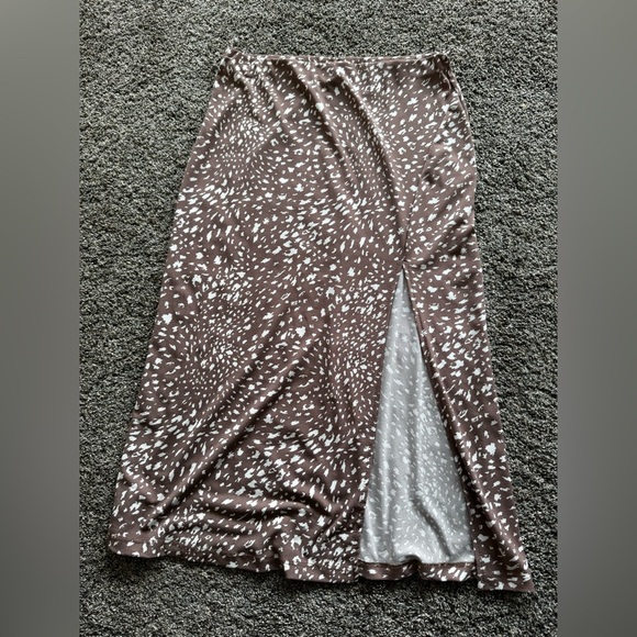Windsor long skirt brown with white slit in side stretchy size medium - Picture 2 of 3